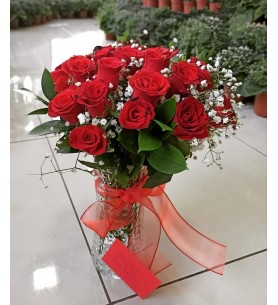 Vazoda 15 Kırmızı Gül